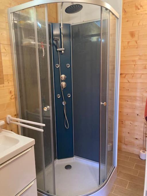 Houdarling Chalet Et Spa Hammam Jacuzzi Et Sauna Nimes Exterior photo