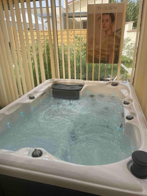Houdarling Chalet Et Spa Hammam Jacuzzi Et Sauna Nimes Exterior photo