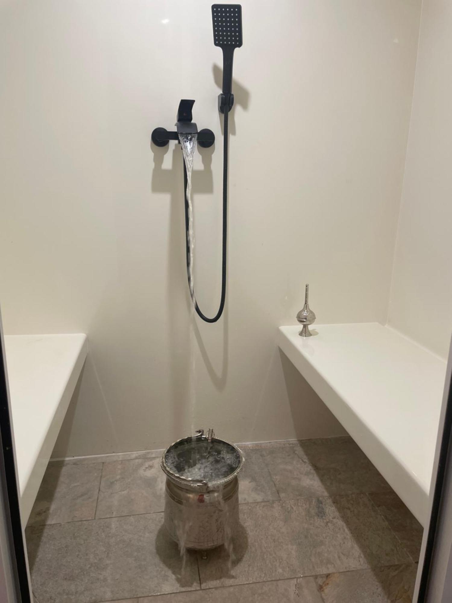 Houdarling Chalet Et Spa Hammam Jacuzzi Et Sauna Nimes Exterior photo