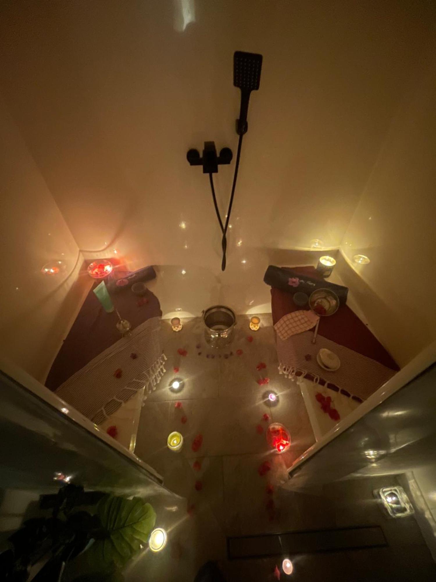 Houdarling Chalet Et Spa Hammam Jacuzzi Et Sauna Nimes Exterior photo