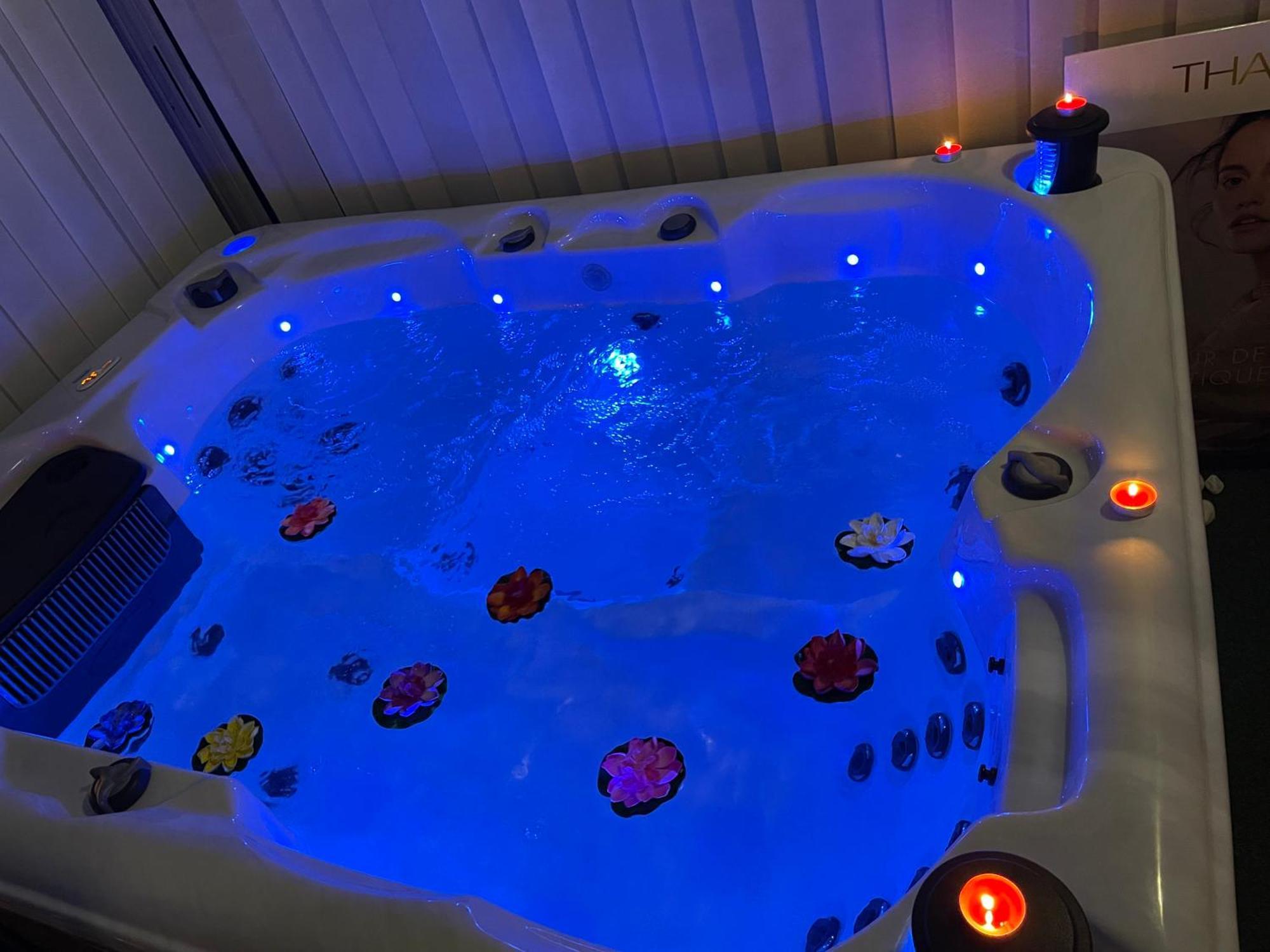 Houdarling Chalet Et Spa Hammam Jacuzzi Et Sauna Nimes Exterior photo