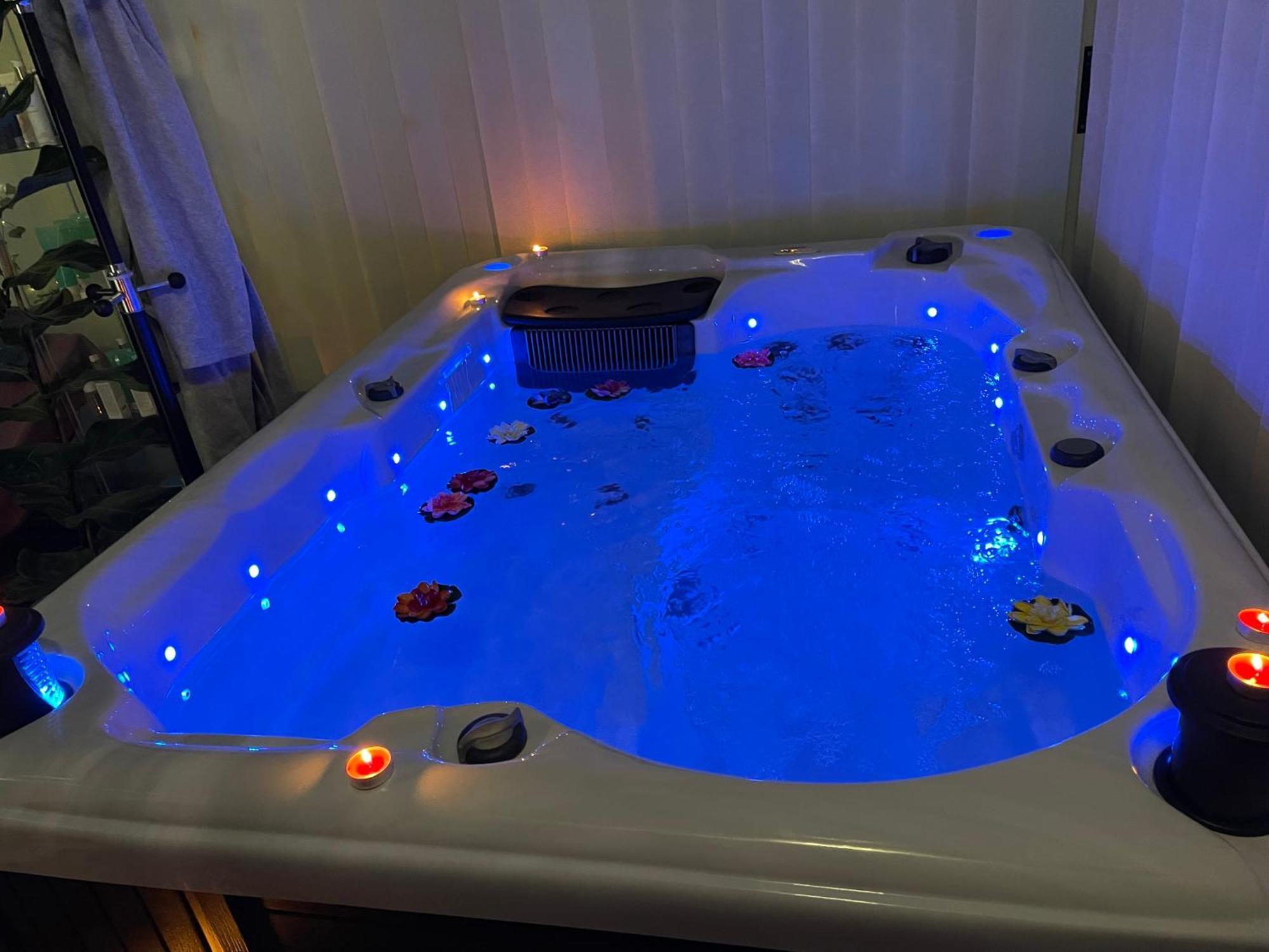 Houdarling Chalet Et Spa Hammam Jacuzzi Et Sauna Nimes Exterior photo